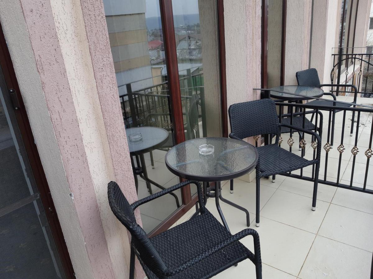 Hotel Ro&Mario Birlad Bagian luar foto